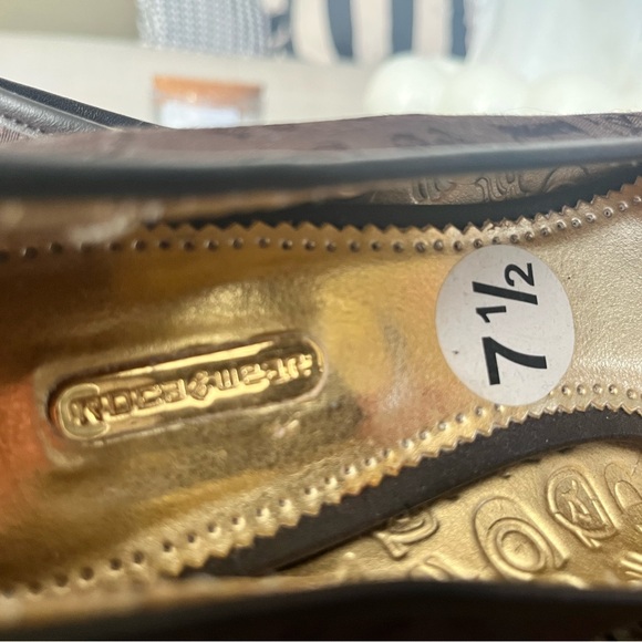 Rocawear Brown Flats with Gold Detailing - Picture 11 of 15